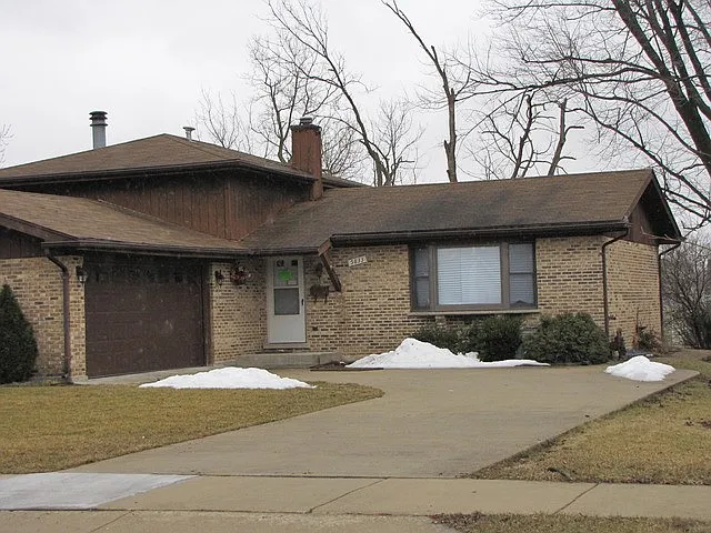 5833 Ridge Ave photo 1