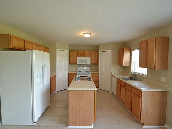 3rd image of 1407 Missouri Pl