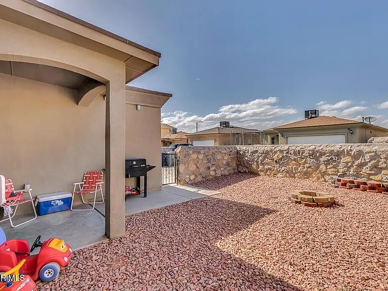 12921 Hueco Cave Dr — Photo 37