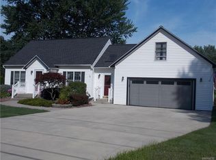 4023 Crescent Dr, North Tonawanda, NY 14120