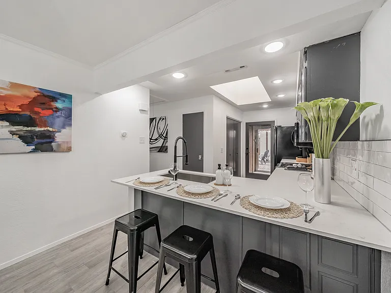 8901 Thompson Cir — Photo 18