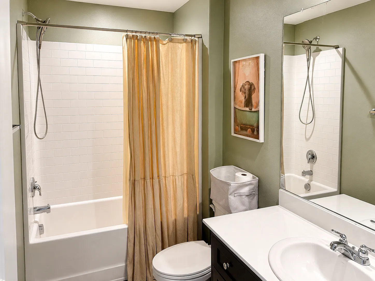 7 bed, 5.5 bath, 6500 sqft, $1,600 — Photo 4