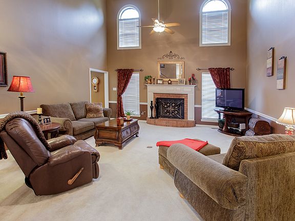 2nd image of 707 Jenny Wren St
