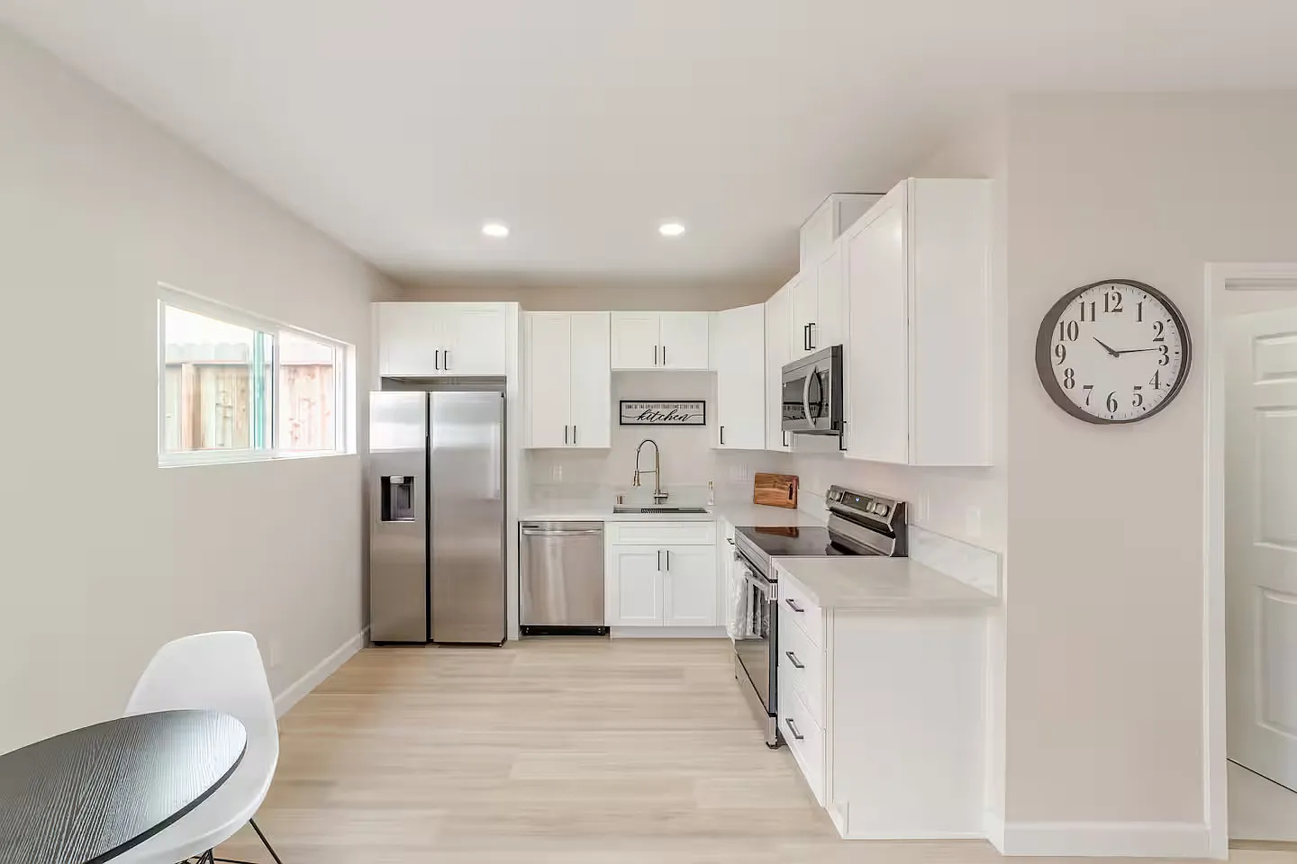 2 bed, 650 sqft, $2,950 — Photo 4