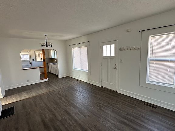 4th image of 619 Saint James St