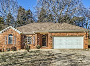 127 Lakewood Circle Dr, Mooresville, NC 28117