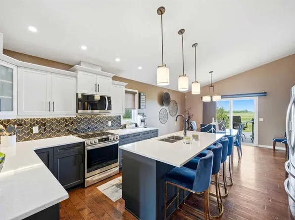 164 S Hillcrest Blvd, Strathmore, AB T1P 0A3