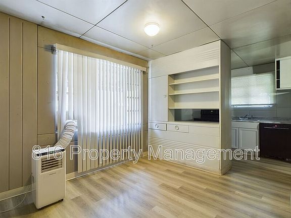 5th image of 2813 E Meyer Blvd