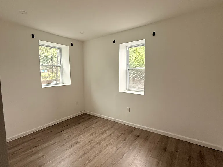 280 Macarthur Ave #1 — Photo 2