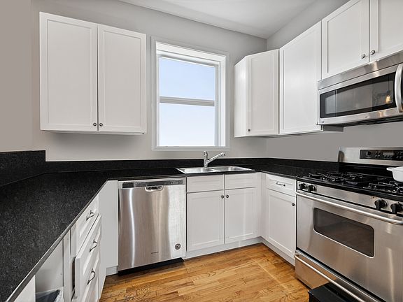 4th image of 870 W Lill Ave #3