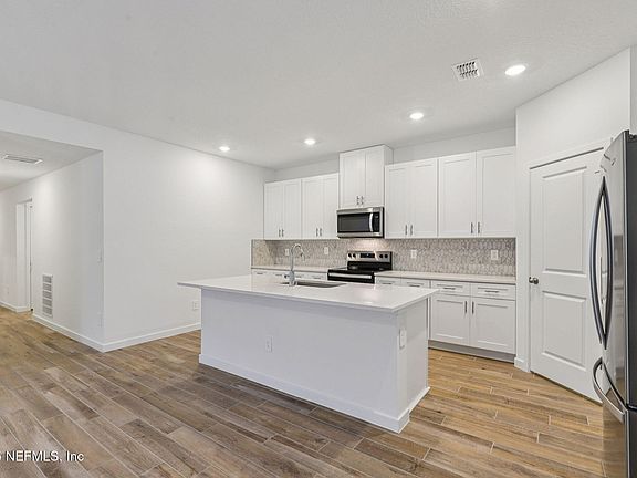 4th image of 54 ARARAT Drive