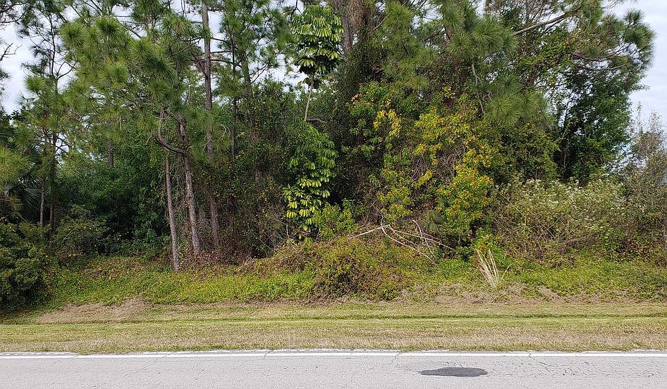 1st image of 585 SW Lakehurst Dr