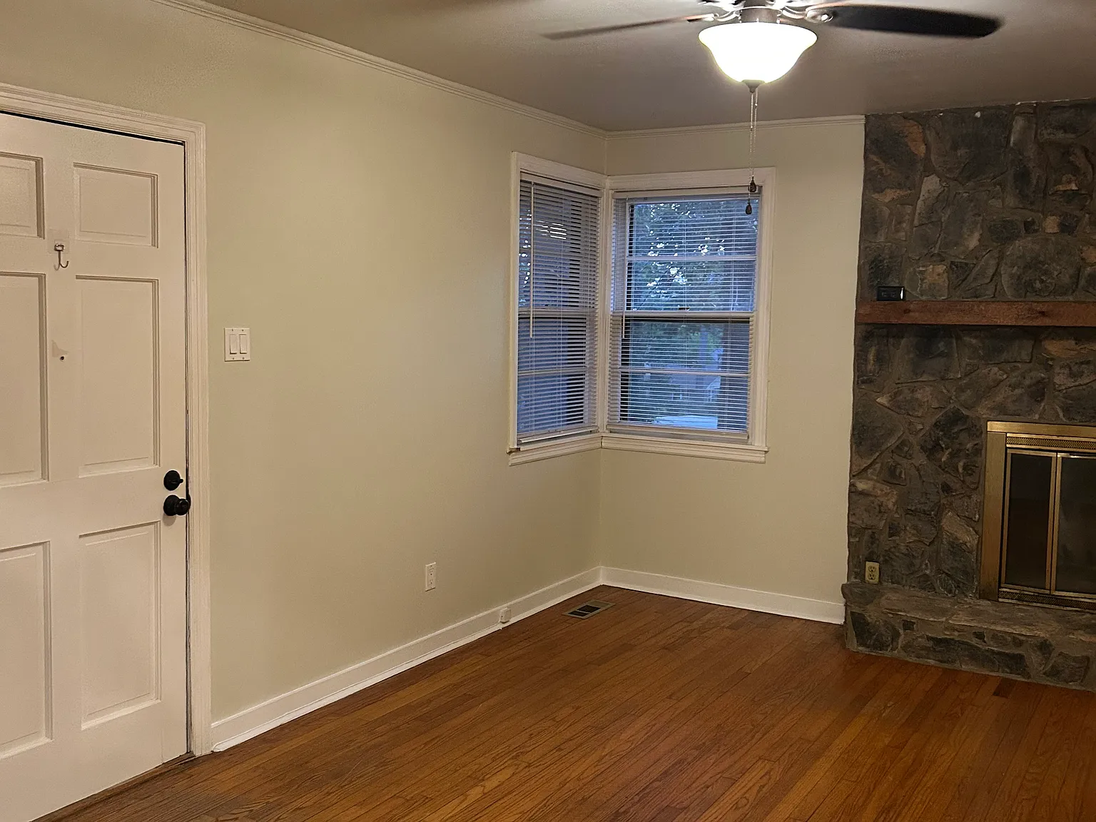 3 bed, 1163 sqft, $1,450 — Photo 2