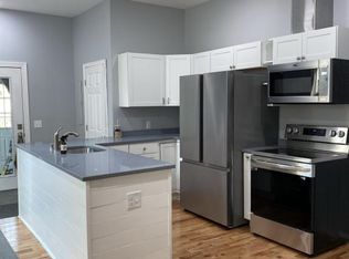 4 Carlisle St, New Oxford, PA 17350