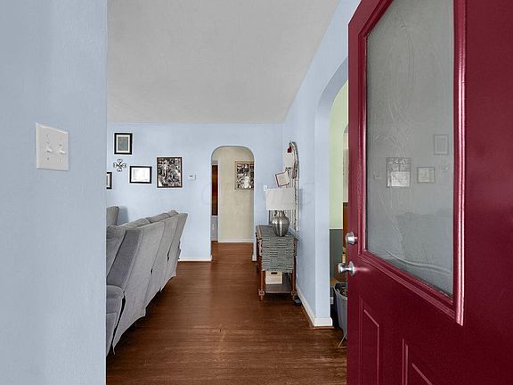 5th image of 54 N Westmoor Ave