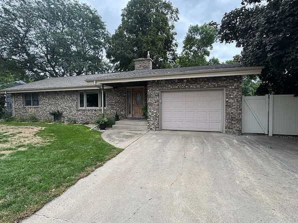 309 W 13th Ave, Mitchell, SD 57301