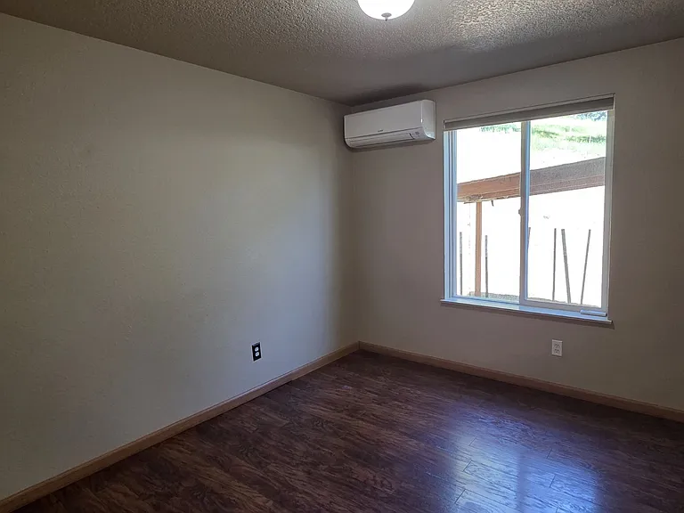 941 Colonial Rd — Photo 16