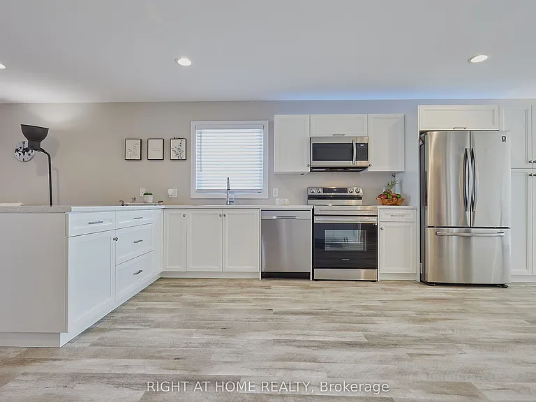 42 Moonstone Cres — Photo 9