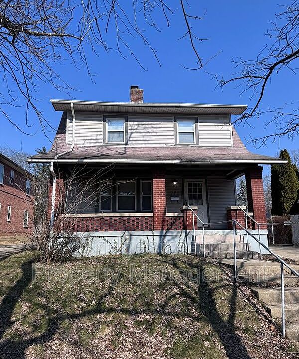 1st image of 101 E Bruce Ave