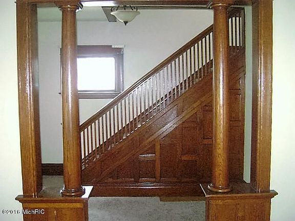 5th image of 556 Capital Ave NE