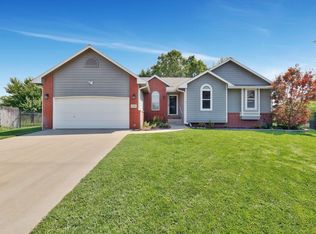 1050 N Old Trail Cir, Valley Center, KS 67147