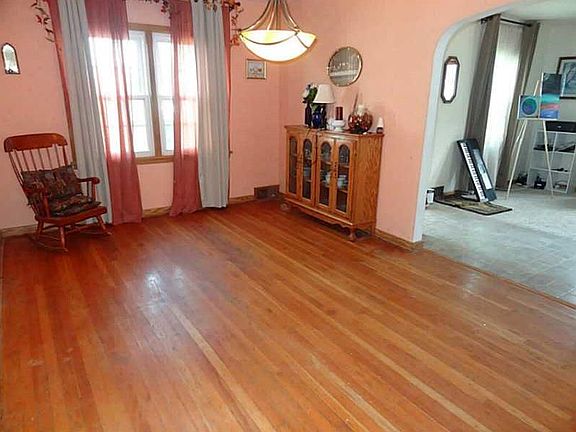 4th image of 2955 225th St