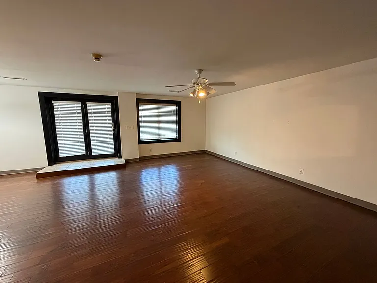 424 W McDaniel St #1-2 — Photo 6
