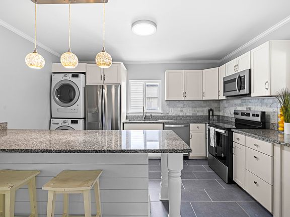 3rd image of 1032 Moreland Ave