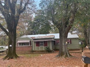 2643 Pinebrook Dr, Jackson, MS 39212