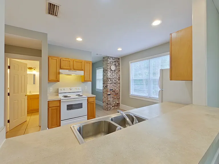 Dellwood Avenue 2920 — Photo 16