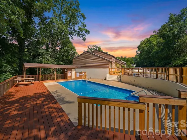 1420 11th Street Dr NW APT 23, Hickory, NC 28601