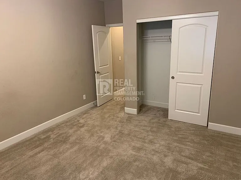 5028 S Versailles Cir — Photo 23