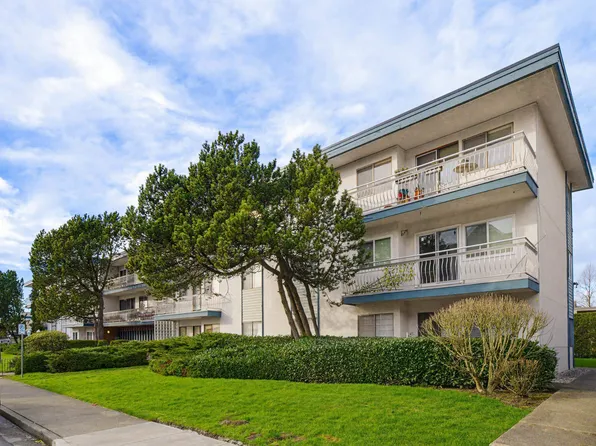 17707 57a Ave #325, Surrey, BC V3S 1J2