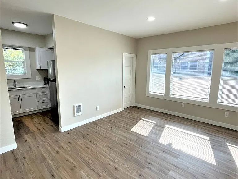 1804 NE 14th Ave #&-1407 — Photo 4