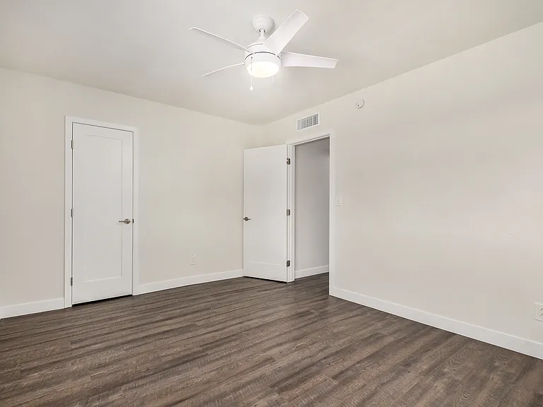 Main bedroom with walk in closet