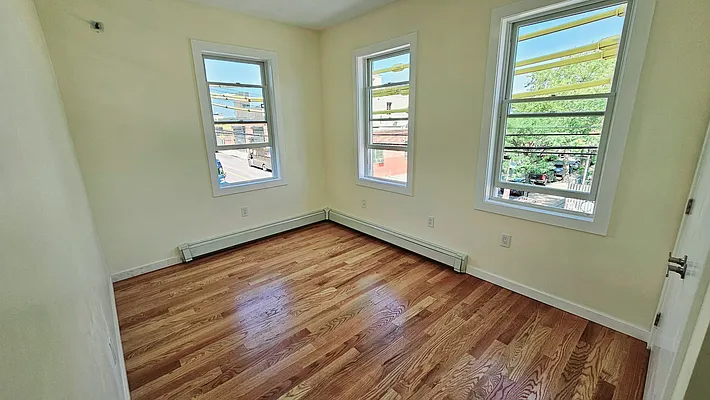 Rented by David Francis New York LLC | media 28