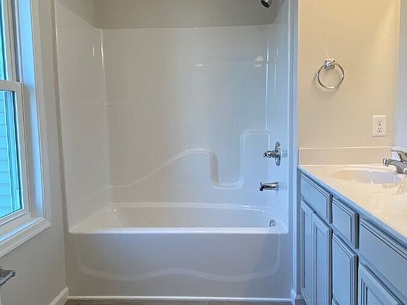 5th image of 2783 Rowe St