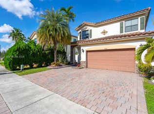 8818 W 33 Road Ave, Hialeah, FL 33018