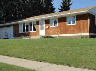 1200 Valley View Dr, Minot, ND 58703