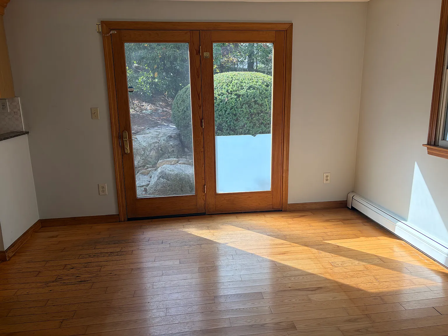 3 bed, 1.5 bath, 1902 sqft, $3,800 — Photo 3