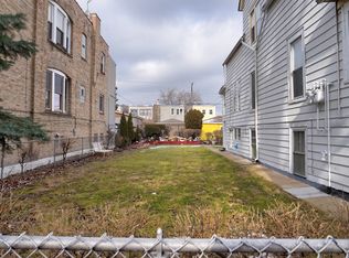 3216 W Belle Plaine Ave, Chicago, IL 60618