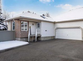 104 Mount Douglas Vlg SE, Calgary, AB T2Z 3R5