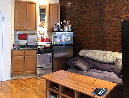 Rented by Kahen Properties | media 17