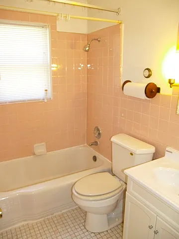 14731 Riverside Dr photo 1