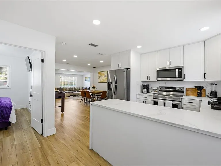 4310 W Carmen St — Photo 18