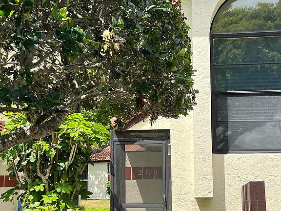 3rd image of 10787 Palm Lake Avenue #201
