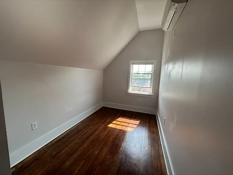 139 Troup St #305 — Photo 3