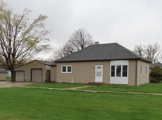 686 K St, David City, NE 68632