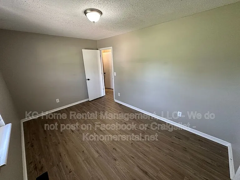 6337 N Wyandotte St — Photo 23