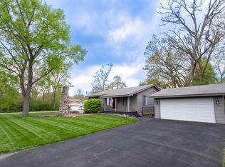 67 Honeysuckle Ln, Crystal Lake, IL 60014